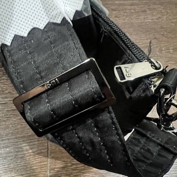 NWT lug sprinkler crossbody bag Paws Black Quilted - Picture 3 of 12